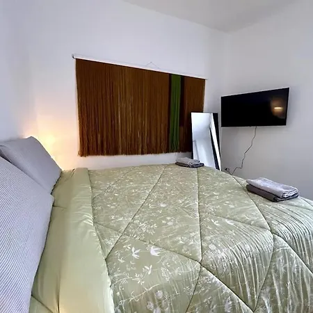 Апартаменты Modern Studio With Terrace - 19 *
